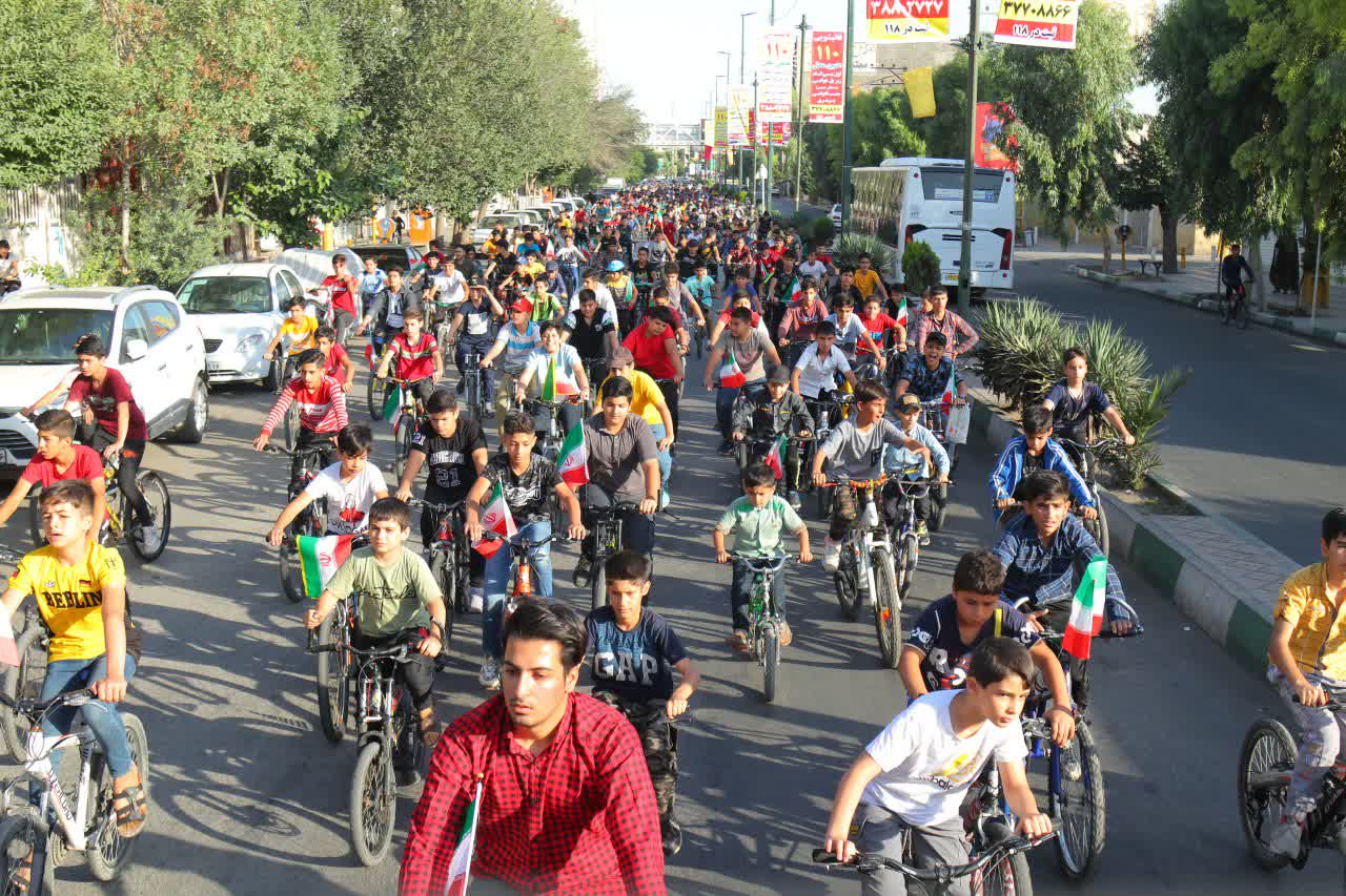 همایش دوچرخه‌سواری دهه کرامت در قم برگزار شد