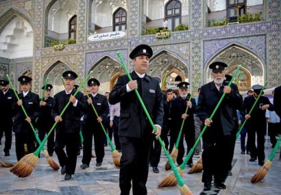 به میمنت دهه کرامت؛همه خادم باشیم!