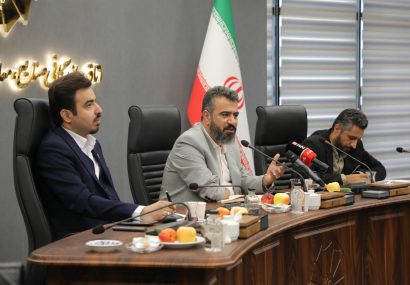 نسخه‌های اتاق بازرگانی قم روی میز وزیر!