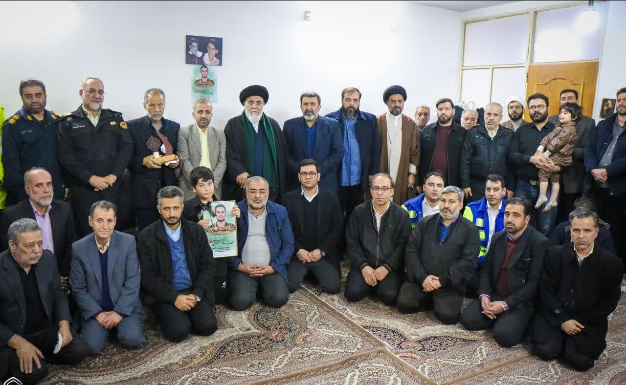 تکریم خانواده شهید محمّد قاسمی با حضور اهالی رسانه قم تکریم خانواده شهید محمّد قاسمی با حضور اهالی رسانه قم